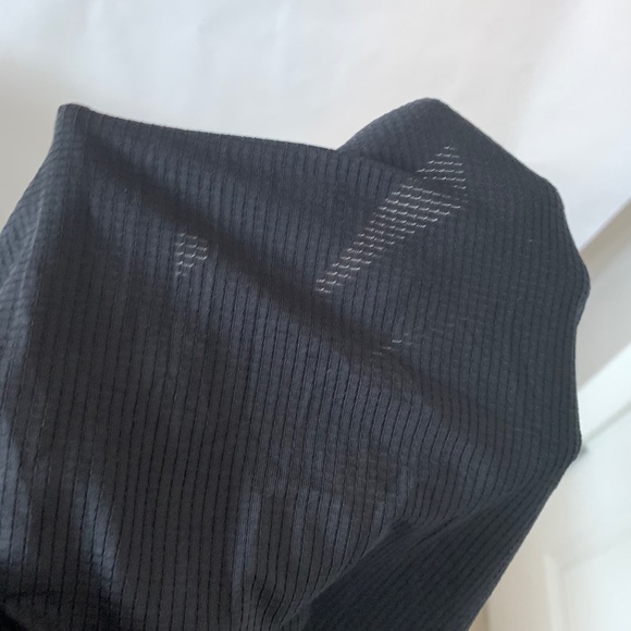 🛍HOST PICK 🛍 - Fabletics Blk Razor Tank - medium - Picture 8 of 8